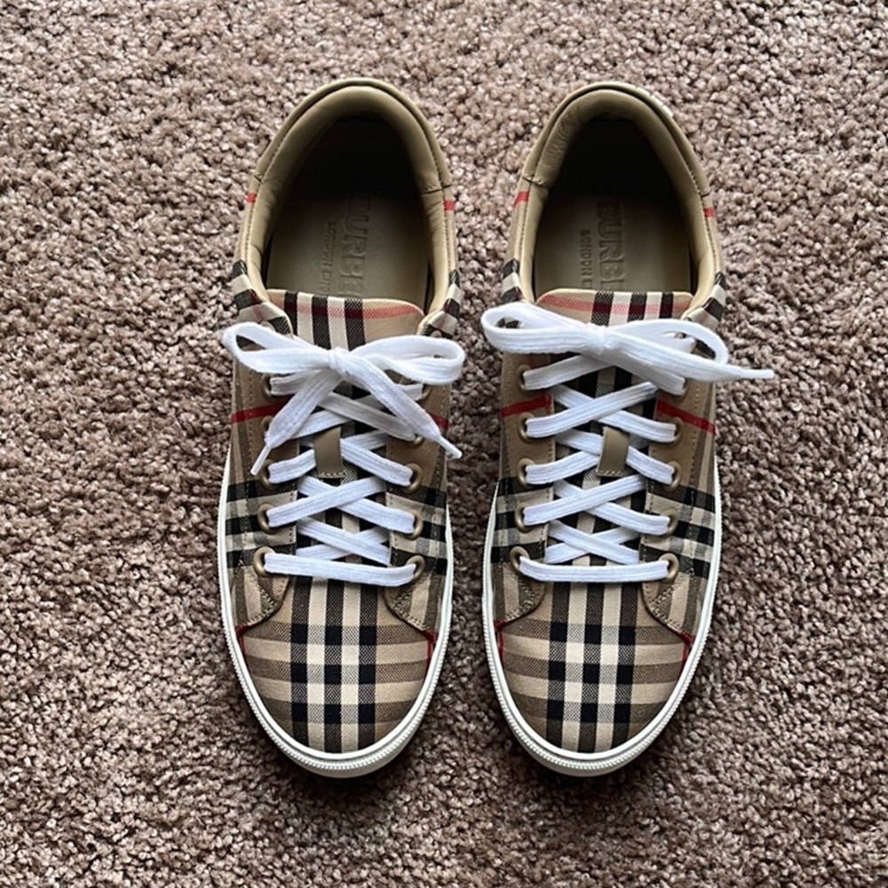 BURBERRY Womens Tan and White Sneakers Classic Design size 9